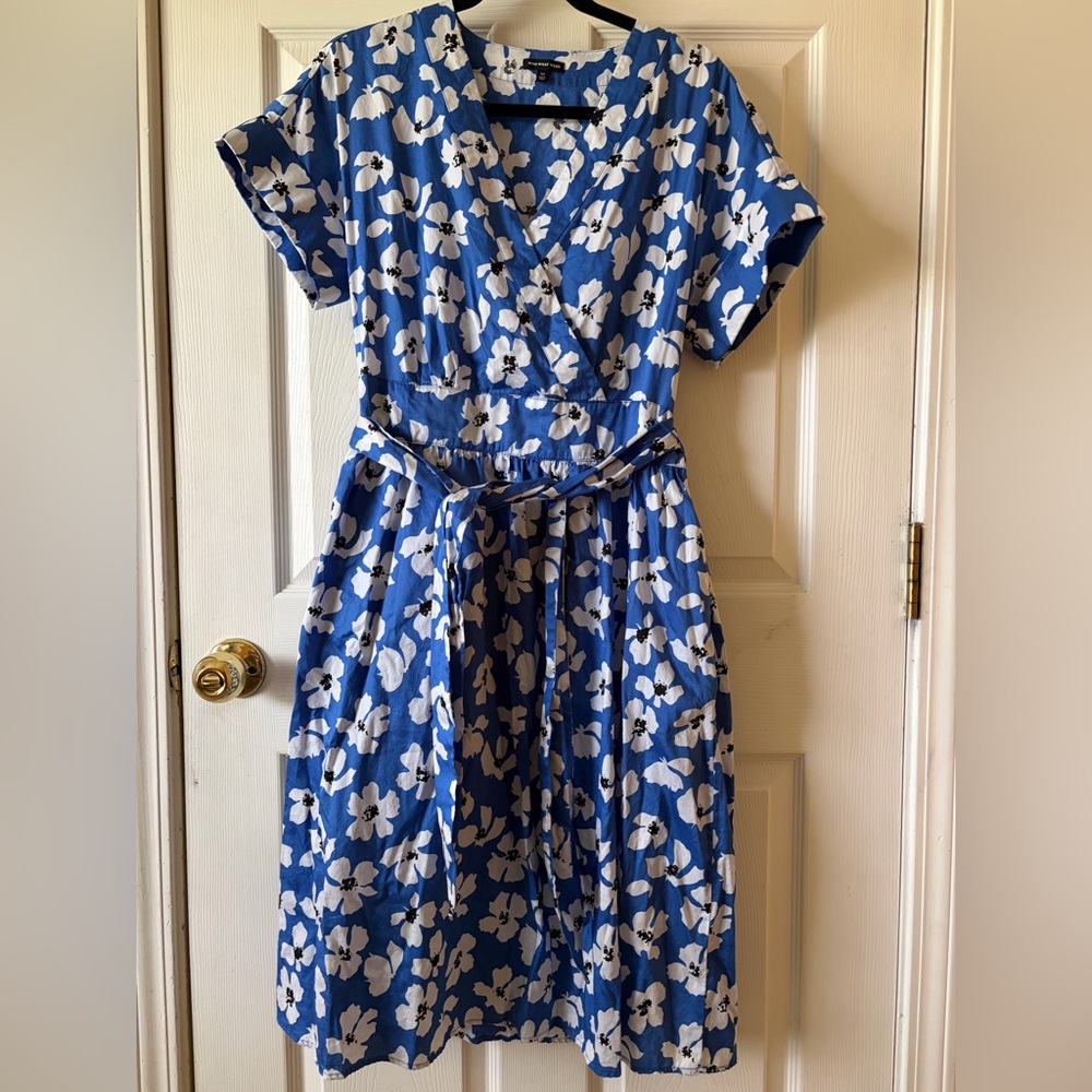 Who What Wear Blue/white Floral PTP:19” Length:42”